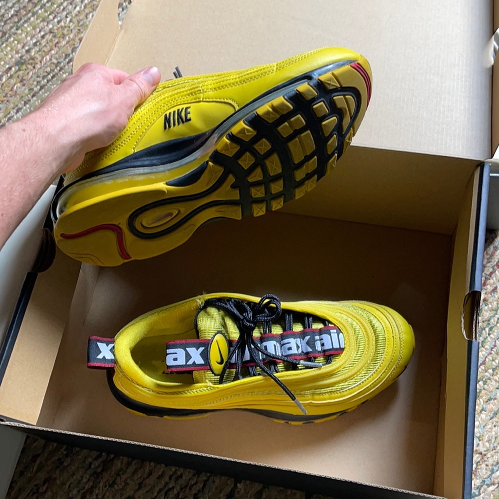 Nike win like 97 (size 8)
